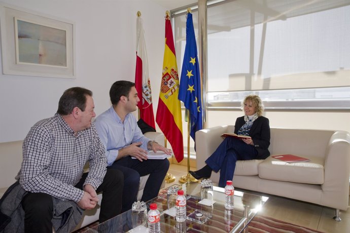 Díaz Tezanos se reúne con el alcalde de Ribamontán al Monte