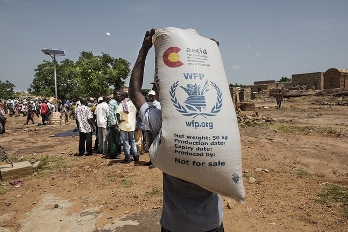 Saco de alimentos financiado por la Cooperación Española