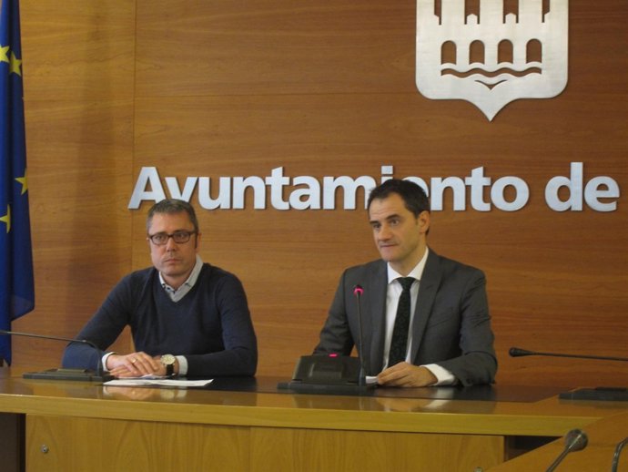 Miguel Sáinz y Pedro Sáez Rojo, tras la Junta de Gobierno Local