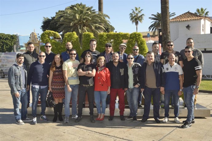 La concejala de Carnaval de LPGC, Inmaculada Medina, con grupos del Carnaval