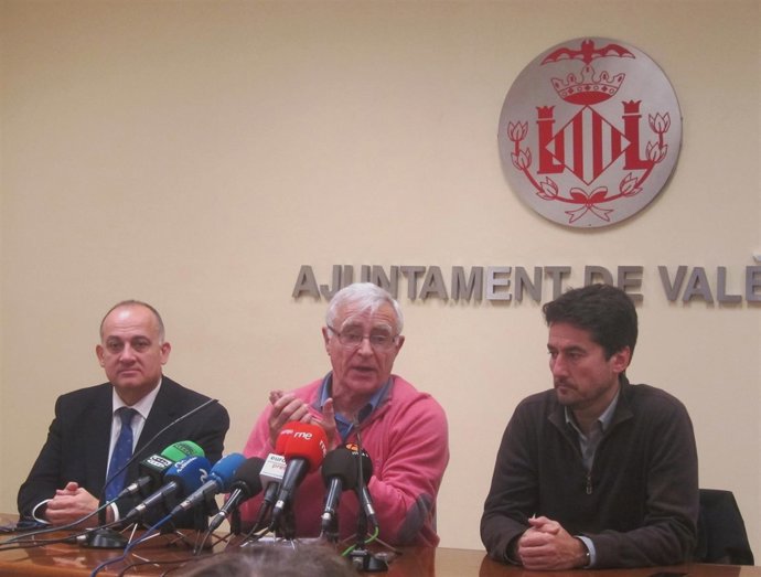 Ribó junto a Calabuig y Peris en la rueda de prensa 