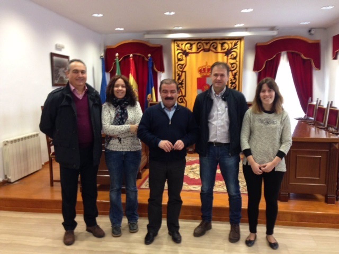 José Castro con responsables municipales de Villanueva de la Reina
