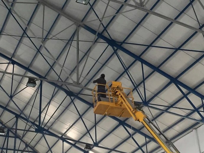 Obras en un pabellón de Carmona
