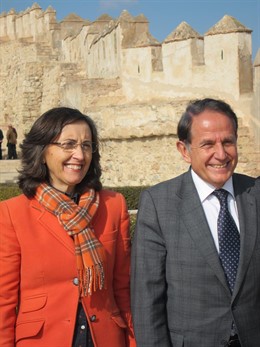 La consejera de Cultura, y el presidente de Fundación Sevillana-Endesa