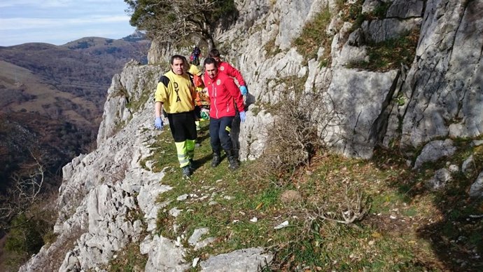 Rescate de un senderista en Guriezo