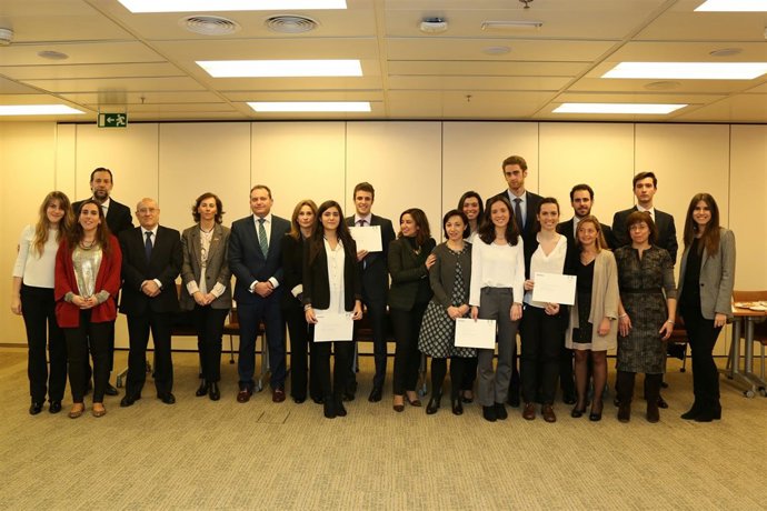 Nueve estudiantes universitarios, premiados en las I Becas Excelencia Deloitte