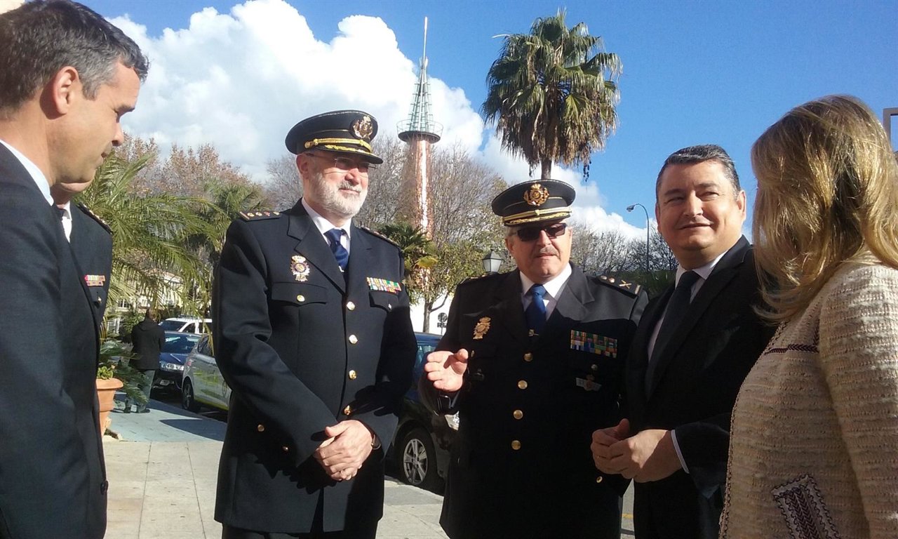 Sanz en la toma de posesión del comisario jefe local de la Policía de Marbella