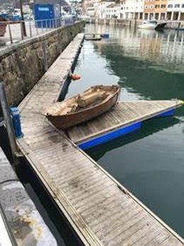 Limpieza en el puerto donostiarra.