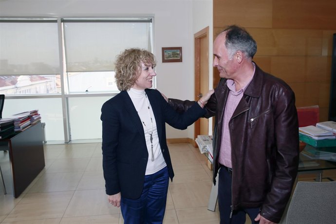 La vicepresidenta con el alcalde de Soba