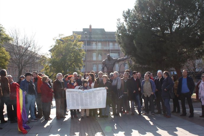 Téllez (centro), en el acto celebrado en la Glorieta de Nüremberg