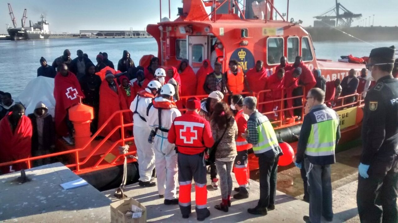 Llegada de inmigrantes al puerto de Málaga 
