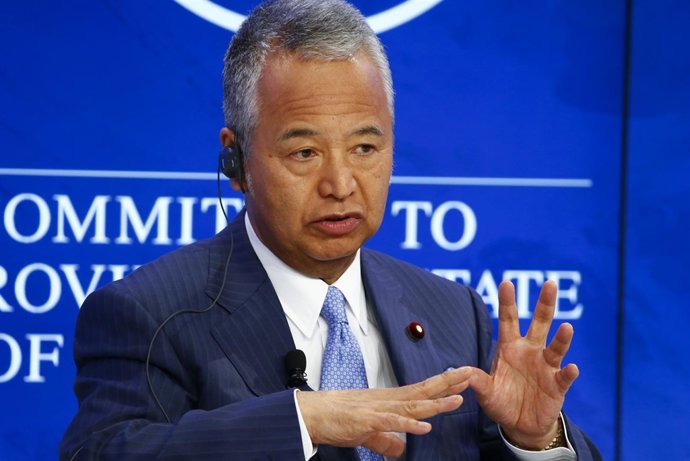 El ministro de Economía de Japón, Akira Amari