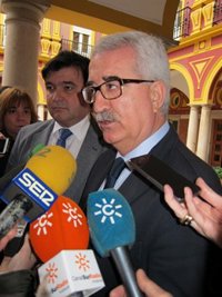 Jiménez Barrios destaca aportación de medidas "acertadas" de la Junta al descenso del paro