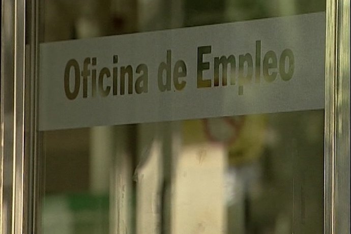 Caía histórica del paro de 678.200 personas en 2015