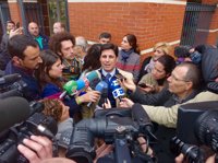 Fran Rivera, sobre la foto: "Más riesgo corre mi hija conmigo en la mochilita cuando voy andando por la calle"