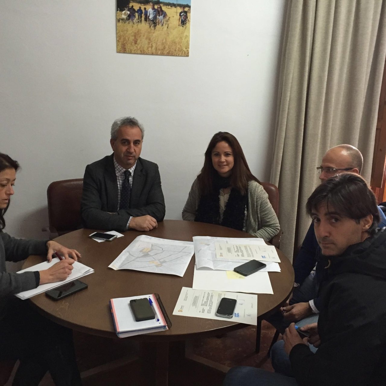 Izquierdo (izda.) se reúne con la alcaldesa de Fuente Obejuna