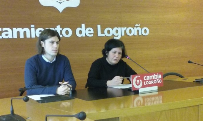 Paz Manso de Zúñiga y Gonzalo Peña de Cambia Logroño en comparecencia de prensa