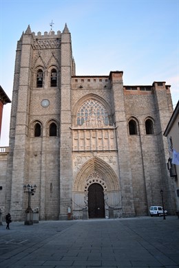 Fachada occidental de la catedral de Ávila 