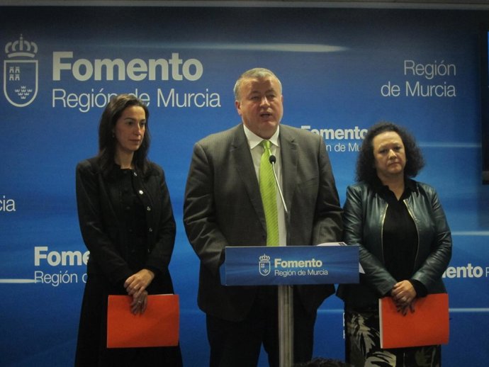 El consejero de Fomento e Infraestructuras, Francisco Bernabé