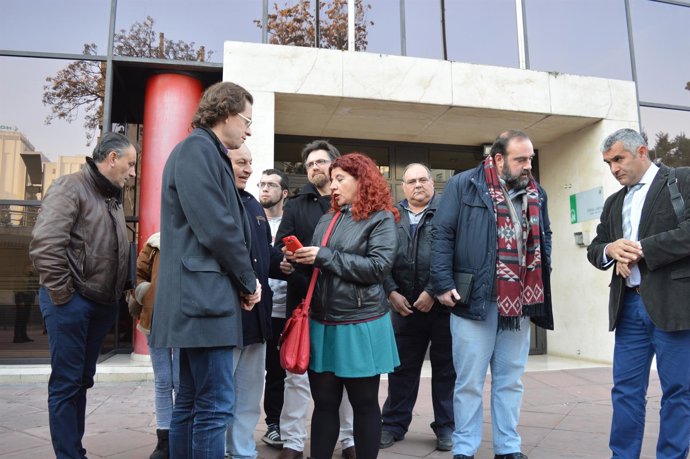 Maite Molina y miembros de IU en el juicio contra el ultra