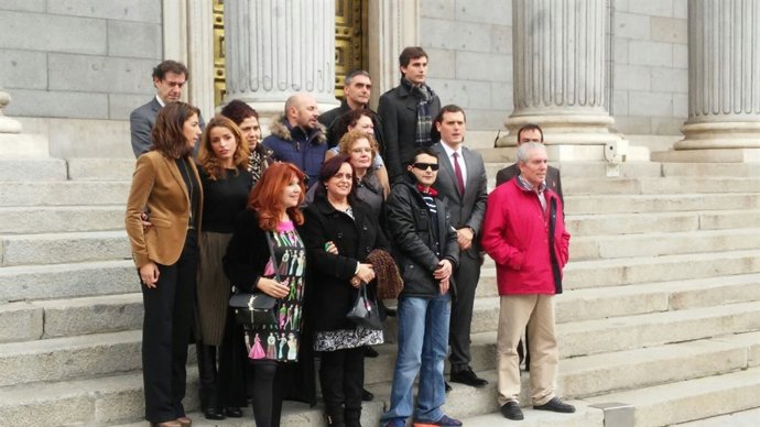 Ciudadanos con asociaciones de víctimas