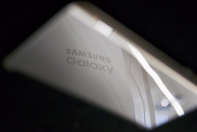 Smartphone phablet Samsung Galaxy S6 Edge