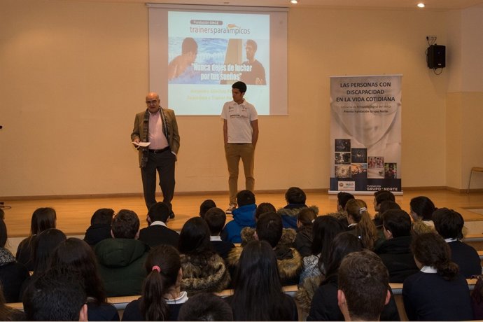 Javier Ojeda junto a Alejandro Sánchez Palomero. 