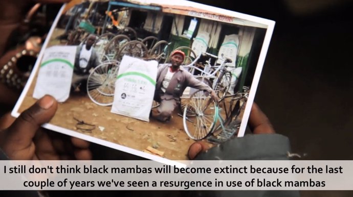 Fotograma del vídeo de Cyrus Kabiru, The end of Black Mamba, 2015