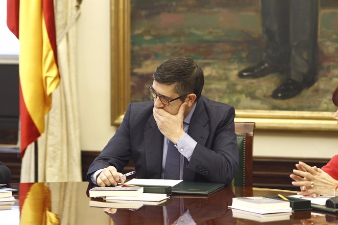 Patxi López en la primera reunión de la mesa del Congreso