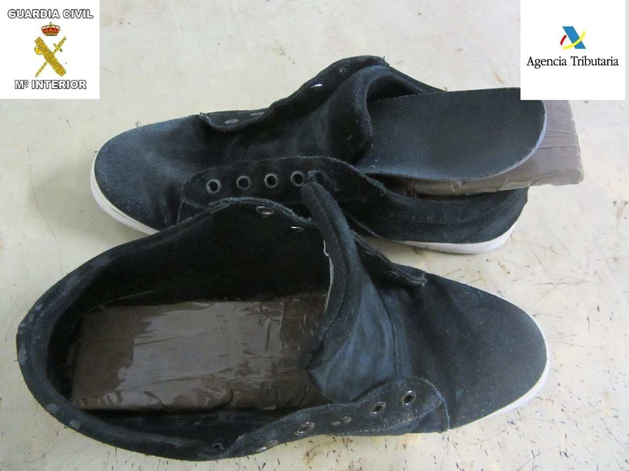 Zapatillas donde un varón guardaba droga