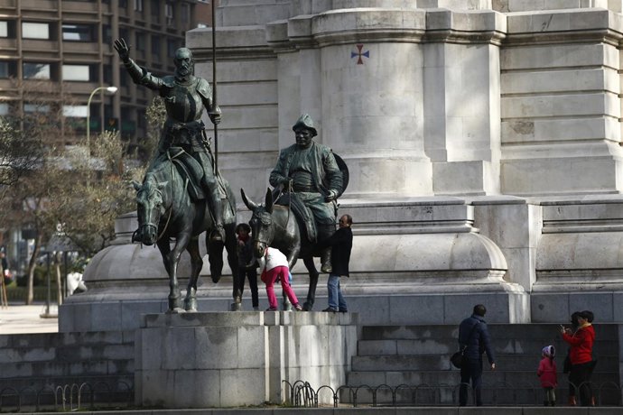 Turismo, turistas, plaza España
