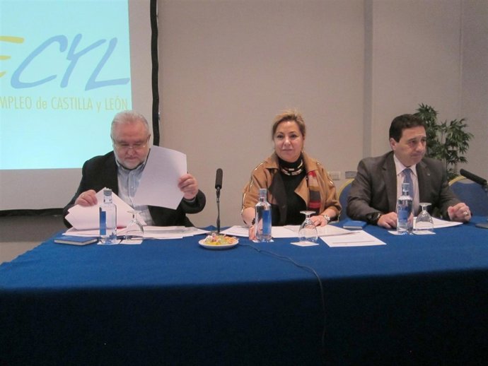 La vicepresidenta y consejera de Empleo, Rosa Valdeón en la joranade de ACEECYL