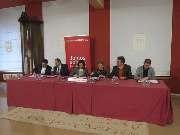 Imagen de la firma del convenio