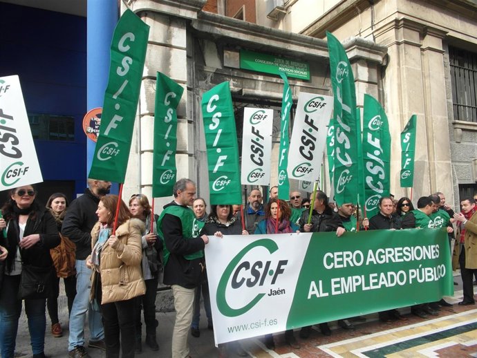 Concentración contra las agresiones al personal sanitario