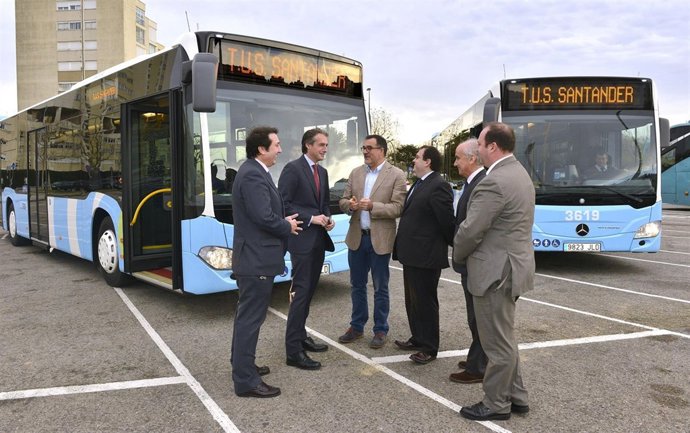 Entrega de los nuevos vehículos