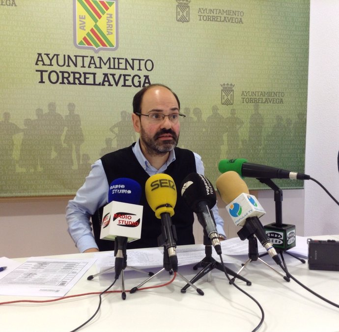 El edil José Luis Urraca en rueda de prensa