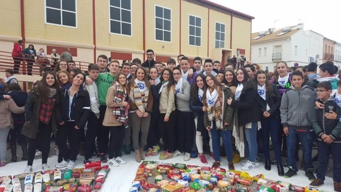 Ruiz (centro) celebra el 'Día Escolar de la No Violencia y de la Paz' en Belmez