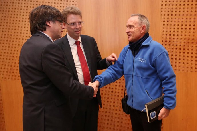 El pte.C.Puigdemont, F.Bel y M.Tomàs (PDE)