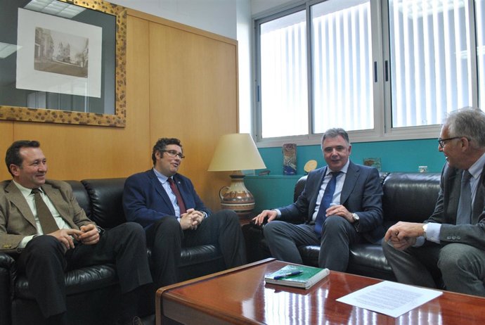 Reunión de la Junta de Andalucía con la Hermandad Matriz de Almonte