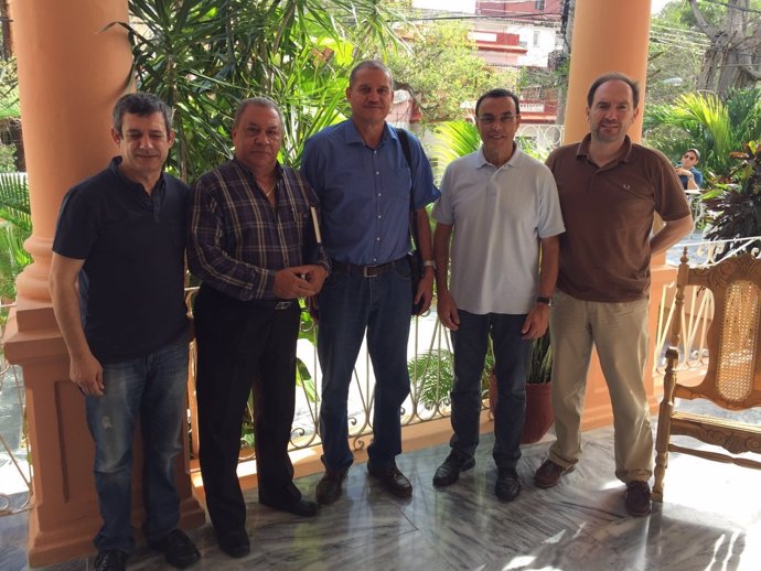 El presidente de la Diputación de Huelva con representantes de Cuba