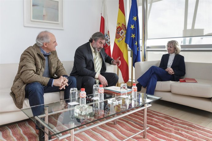 La vicepresidenta con el alcalde de Valderredible