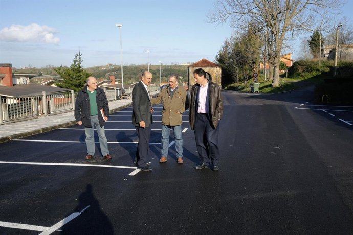 El consejero de Obras Públicas y Vivienda, José María Mazón, en Solares