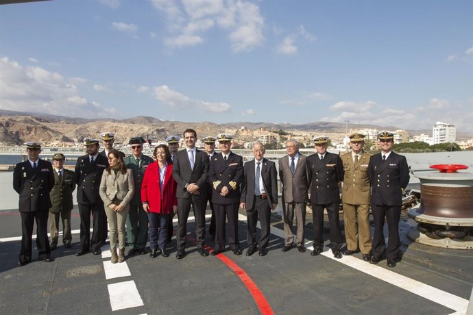 Bienvenida a la fragata Méndez Núñez en el puerto de Almería