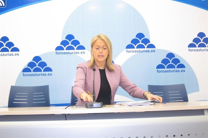 La presidenta de Foro, Cristina Coto, durante la rueda de prensa. 