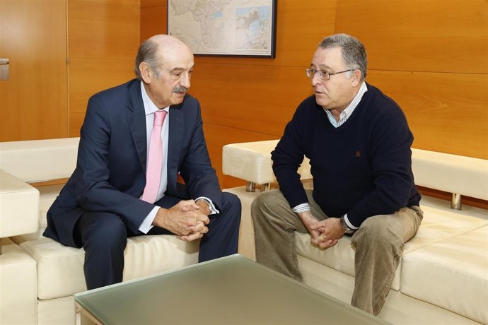 Mazón con el alcalde de Villafufre