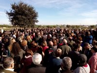 Un millar de personas protestan por los daños en el yacimiento de Huelva