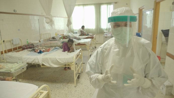 La científica Pilar Mateo analiza enfermedades como el ébola en 'Microasesinos'