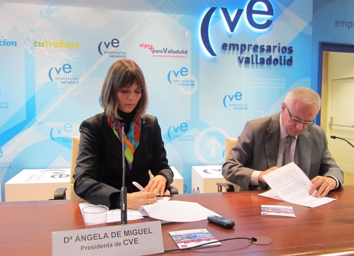 De Miguel y Gutiérrez firman el convenio entrre CVE y Consejo Social