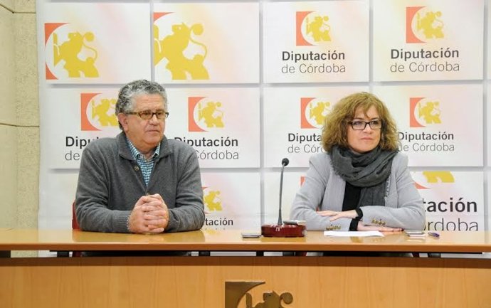 Ruz (dcha.) explica la inversión de la Fundación Rafael Botí