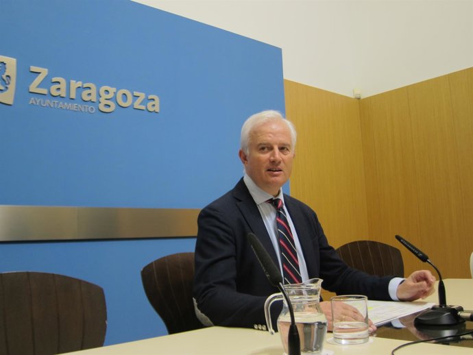 El protavoz del PP en el Ayuntamiento, Eloy Suárez, confirma deja acta concejal